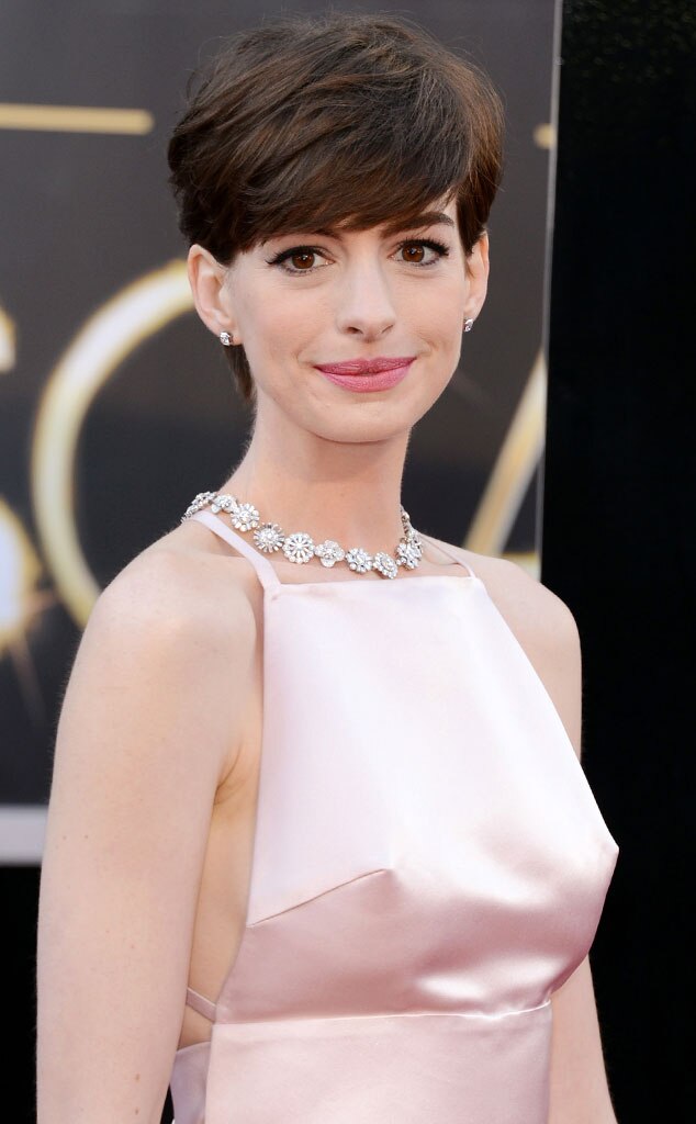 Anne Hathaway likes her short hair look